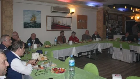 35 Yıllık Emekli Müdürün Onur Gecesi