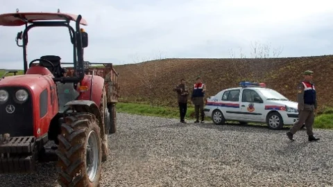 Jandarma Trafik Timlerinden Traktör Sürücülerine Reflektör Uyarısı