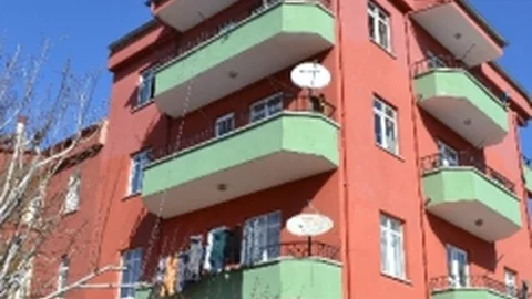 Cam Silerken Dördüncü Kattan DÜştü