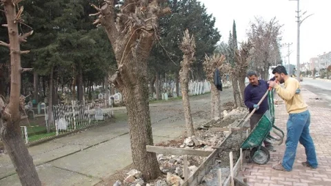 Eski Mezarlık Duvarları Yerine Demir Korkuluk Yapılıyor