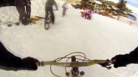 Teleferikle Uludağ'a Çıkıp Karın Üzerinde Bisiklet Sürdüler
