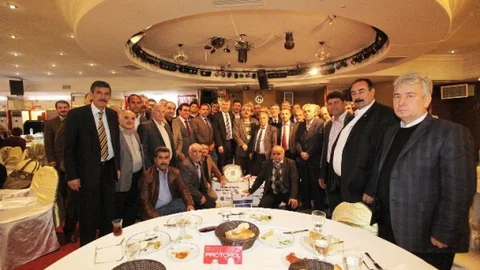 Seyhanlı Muhtarlara Kırtasiye Yardımı