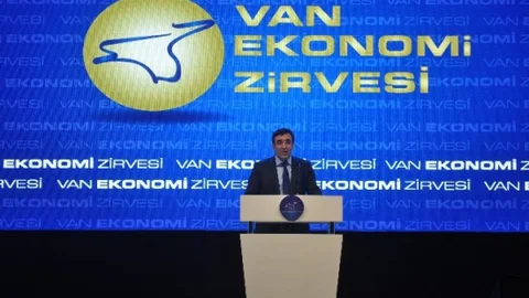 Bakan Yılmaz ''Türkiye'de Siyaset Kavgaların Gölgesinden Çıkmalı''