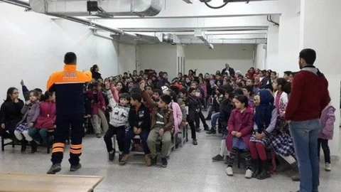 Van'da ''28 Şubat Sivil Savunma Günü'' Ve ''1-7 Mart Deprem Haftası” Etkinlikleri