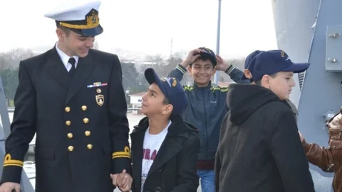 Donanma Kapılarını Çocuklara Açtı