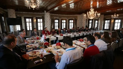 Vali Tuna Üniversite Öğrenci Kulüp Temsilcileri İle Buluştu