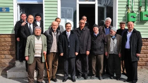 Konak Camii'nde Pilav Ve Tatlı Dağıtıldı