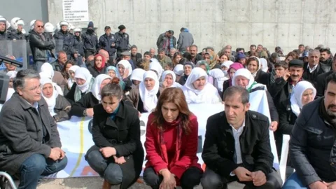 Cezaevlerinde Yaşanan Çocuk İstismarına Yönelik Van'da Yürüyüş Ve Basın Açıklaması Yapıldı