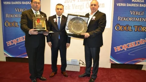 Manisa'da Vergi Rekortmenleri Ödüllendirildi