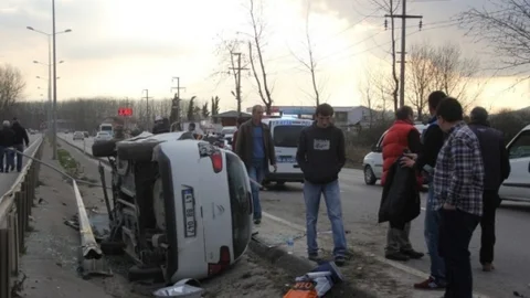 Direksiyon Hakimiyetini Kaybetti Kaza Yaptı 1 Yaralı