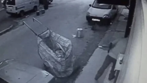 Gazete Hırsızı Kamerada