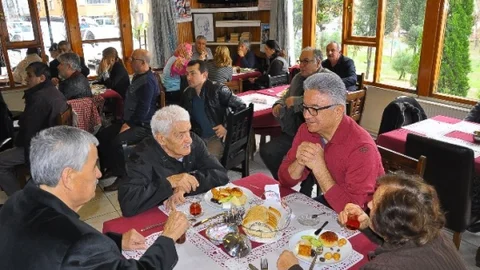 CHP Zonguldak Milletvekili Aday Adayı Şerafettin Turpçu Kozlulu Üyelerle Kahvaltıda Bir Araya Geldi