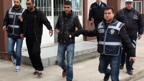 Bursa'da Uyuşturucu Satıcılarına Suçüstü