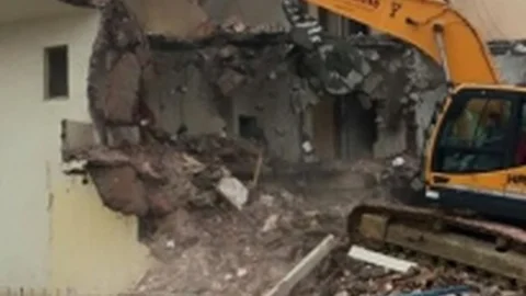 3 Katlı Bina Yıkılıyor