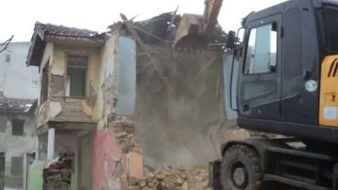 Yıldırım'da Metruk Binalar Yıkılıyor