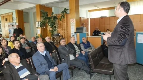 Burhaniye'de Zeytincilere Gübreleme Semineri