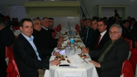 Altınova'da 22. Geleneksel Deve Güreşleri Yapıldı