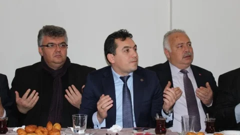 MHP'li Eryılmaz Akhisar'da Lokma Hayrına Katıldı