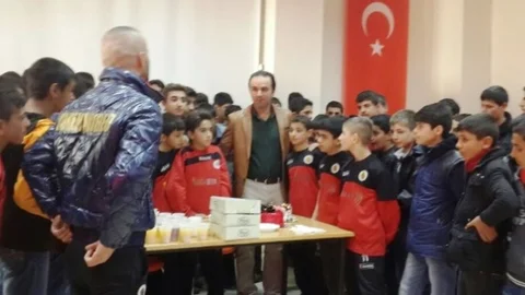 Öğrencilerden Kaymakam Erkan'a Doğum Günü Sürprizi