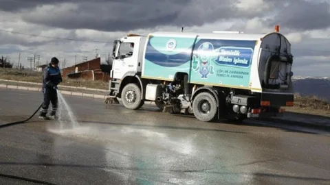 Odunpazarı'nda Cadde Ve Sokaklar Yıkanıyor