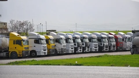 Silopi'de Tanker Sahipleri Petrol Nakliyesinin Durmasını Protesto Etti