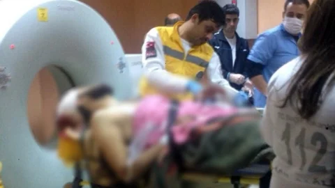 Sınırda Bomba Yüklü Araç Patladı 2 Kişi Öldü 8 Kişi Yaralandı