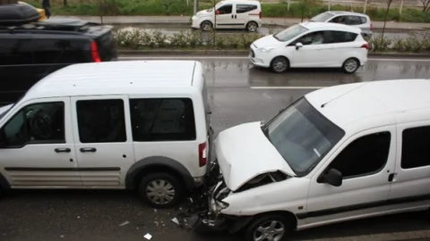 İzmir'de Zincirleme Kaza 6 Yaralı