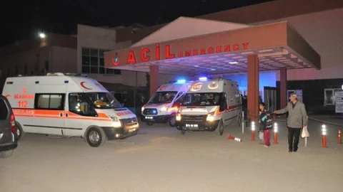 Donmak Üzere Olan 17 Suriyeliyi Mehmetçik Kurtardı