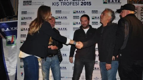 Kadın Yelkencilerden T-Shırt'lü Protesto