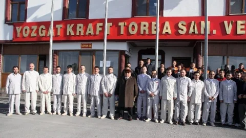 Hayırsever İş Adamı İşçilerini Umreye Gönderdi