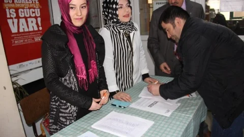 Bartın'da Temayülde Kadına Şiddet İçin İmza Toplandı