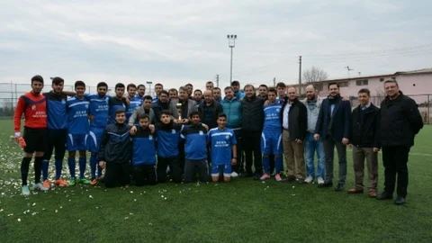 Namağlup Şampiyon Kupasını Kaldırdı