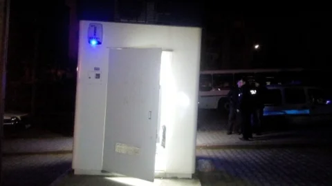 Hırsızlar Bankamatiğe Dadandı