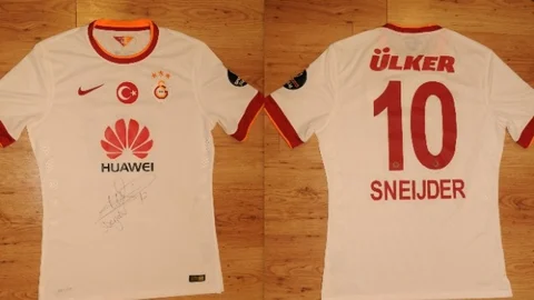 Sneijder İmzayı Attı