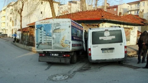 Yozgat'ta İki Ekmek Arabasının Çarpışması Güvenlik Kamerasına Yansıdı
