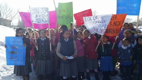 Derinöz Kadın Ve Çocuk Hakları İçin Eylemde