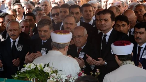 Yaşar Kemal'e Alkışlı Veda