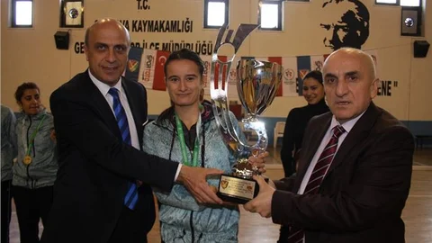 Kadınlar Salon Hokeyi Süper Lig müsabakaları sona erdi