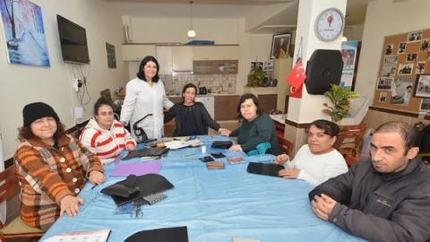 Engelleri Cüzdan Yaparak Aşıyorlar