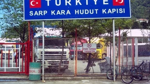 Sarp Sınır Kapısı Kapıkule'yi Katladı
