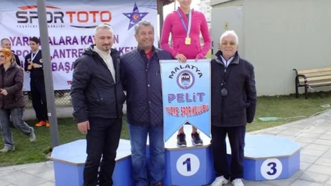 Malatya Pelit Yüzme Kulübü Dereceyle Döndü