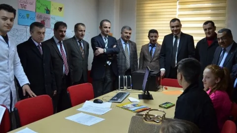 Kaymakam Sarı Hastanede Eğitim Gören Hasta Öğrencileri Ziyaret Etti