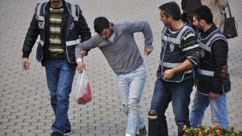 Soymak İstediği Bankamatiğin Üzerinden DÜşerek Ayağını Kırdı