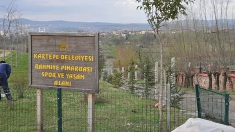 Kartepe Belediyesi Pınarbaşı Parkı'nda Çalışma Yaptı