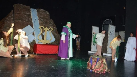 Ferhat İle Şirin Yeniden Sahnede