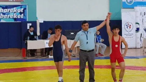 İosb Meslek Lisesi Güreşte Şampiyon Oldu