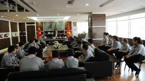 Başkan Babaş'tan İzcilere Üniforma Jesti