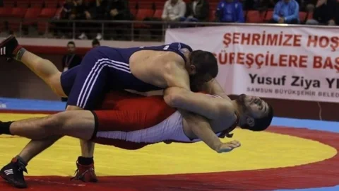 Güreşçi Genç Tanju Dedesinin Yolunda