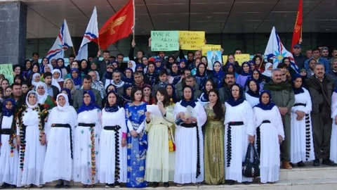 İdil'de İç Güvenlik Yasasına Kıyafetli Protesto