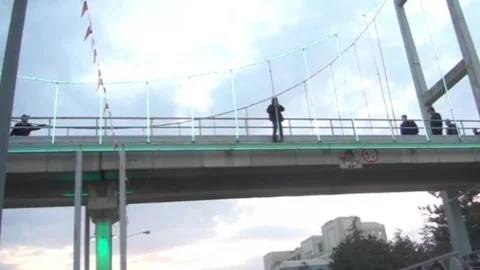 İntihar Etmek İsteyen Genci Polisin Çevikliği Kurtardı